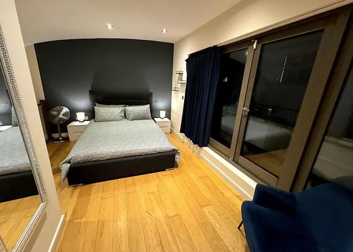 Paddington Station 2 Bedroom House